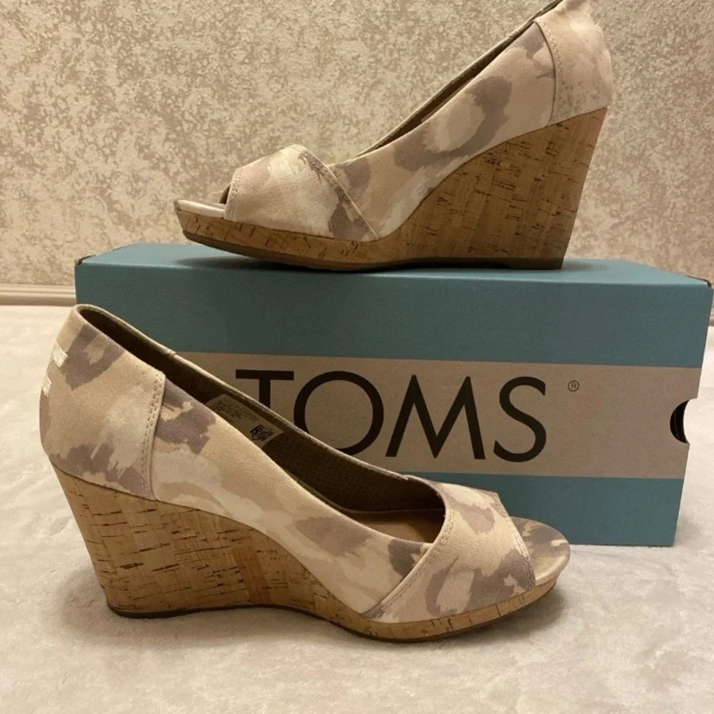 TOMS Beige Camouflage Cork Wedge Peep Toe